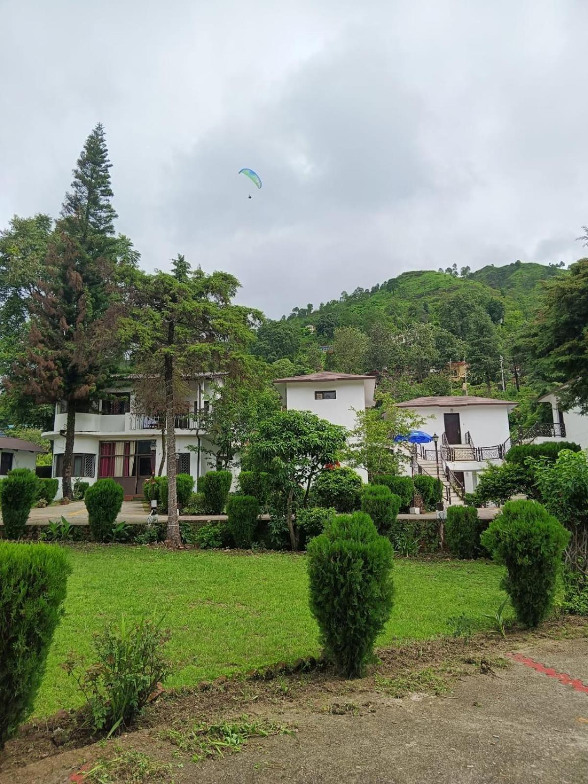 Shikha Resort Ewentbliz Bhīm Tāl Buitenkant foto