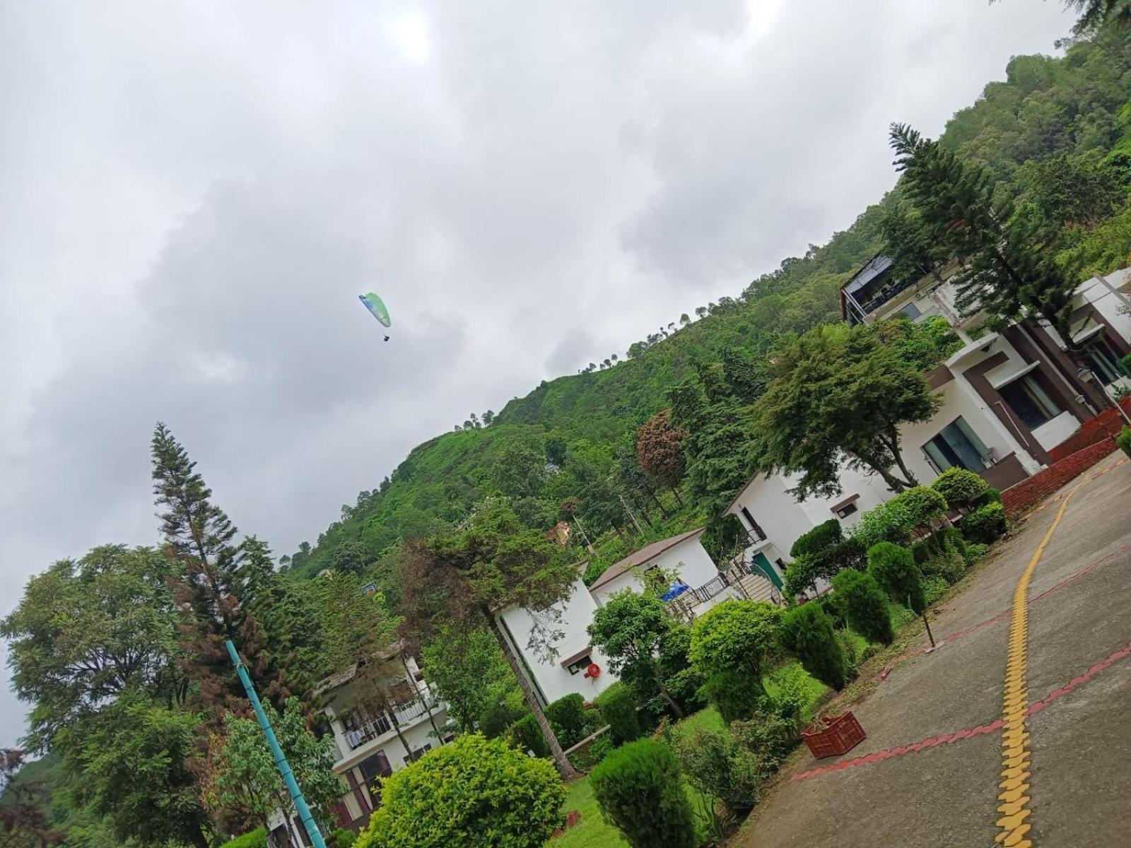 Shikha Resort Ewentbliz Bhīm Tāl Buitenkant foto