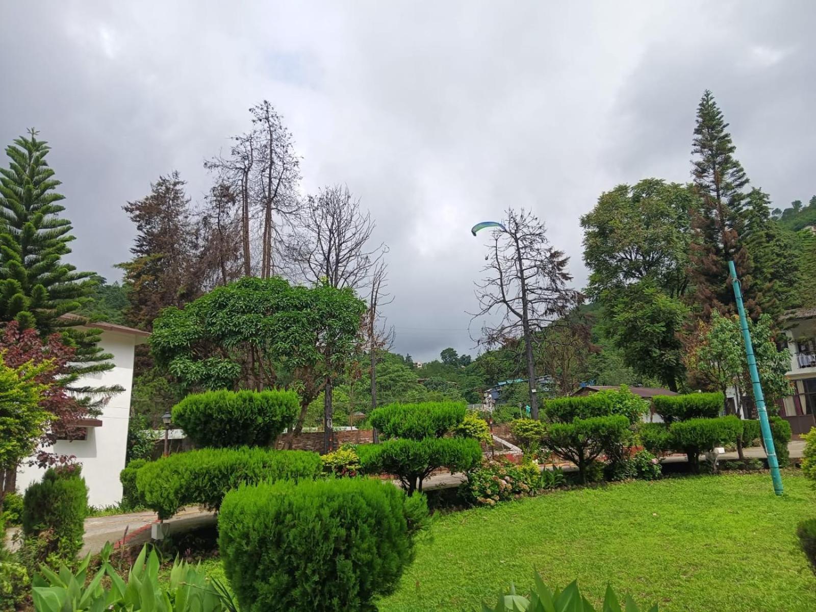 Shikha Resort Ewentbliz Bhīm Tāl Buitenkant foto
