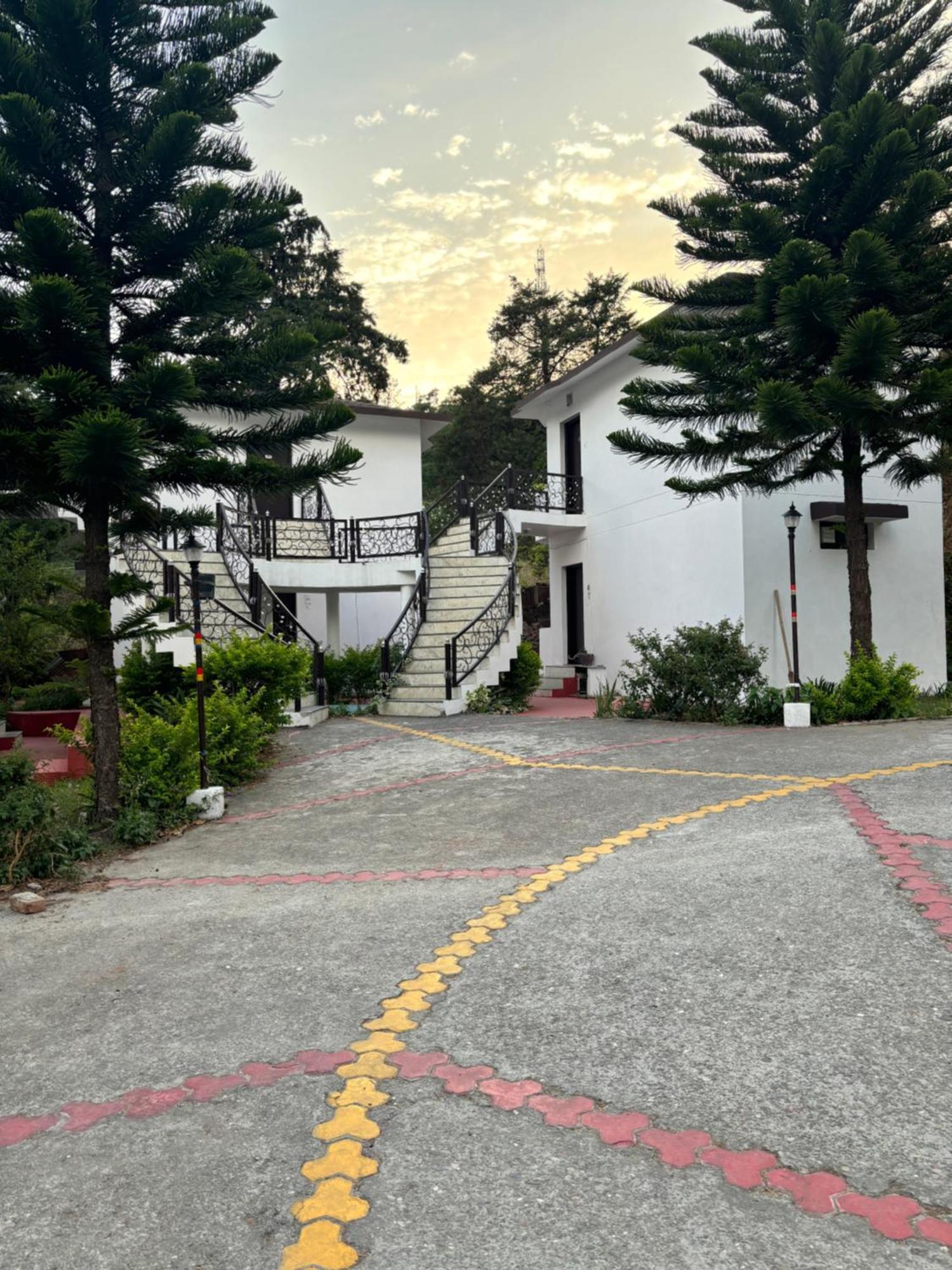 Shikha Resort Ewentbliz Bhīm Tāl Buitenkant foto