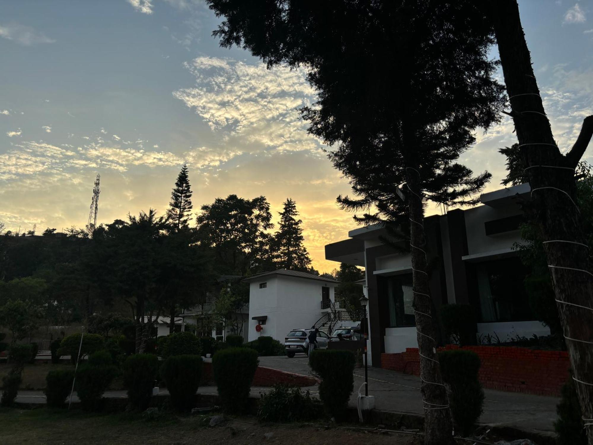Shikha Resort Ewentbliz Bhīm Tāl Buitenkant foto