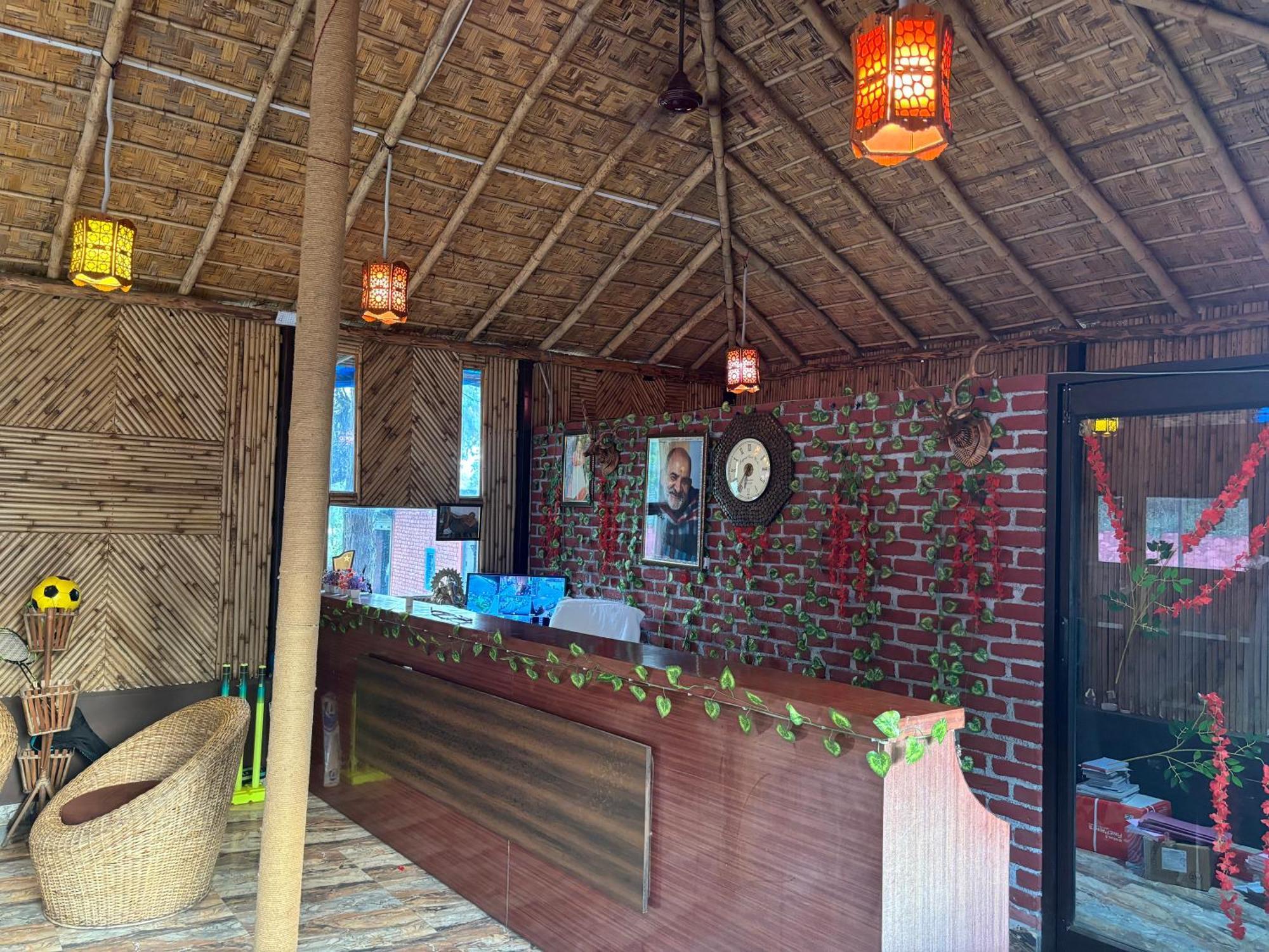 Shikha Resort Ewentbliz Bhīm Tāl Buitenkant foto