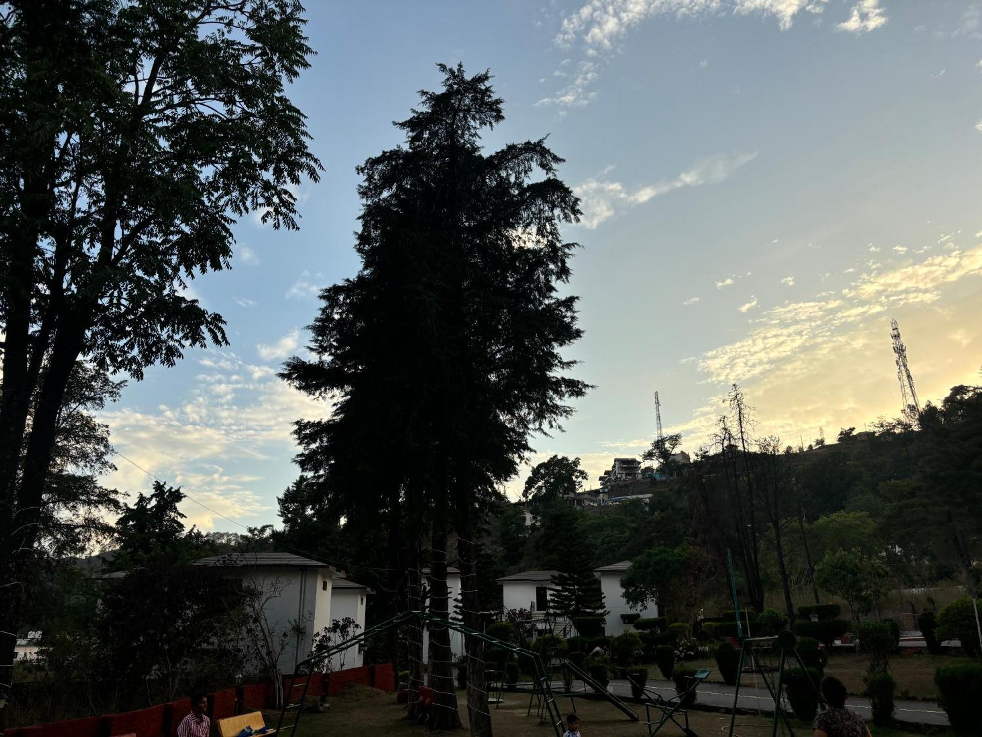 Shikha Resort Ewentbliz Bhīm Tāl Buitenkant foto