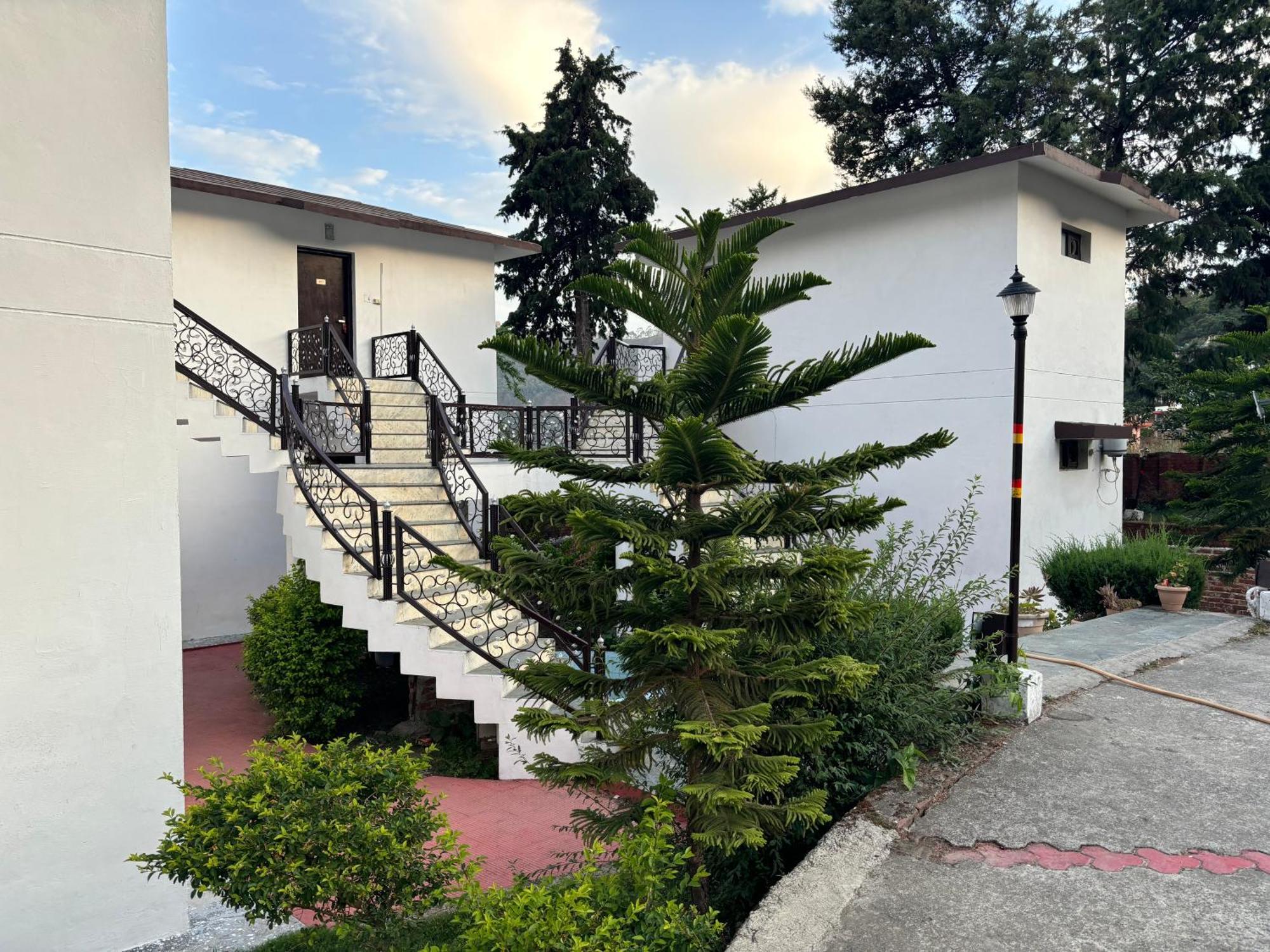 Shikha Resort Ewentbliz Bhīm Tāl Buitenkant foto